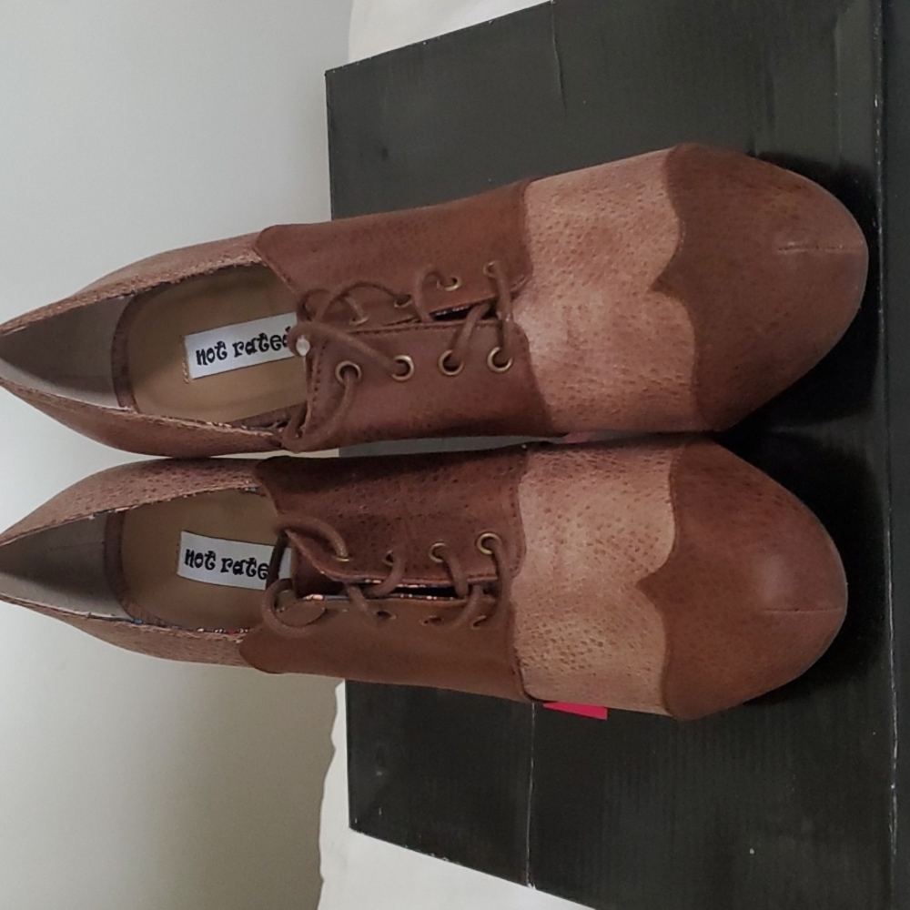Not Rated Perky Oxford style heels, two-toned brown, Size 11, new
